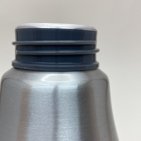 Snoopy Hawaii bottle with screw cap NWT! Silver with Snoopy surfboard design - Picture 7 of 13